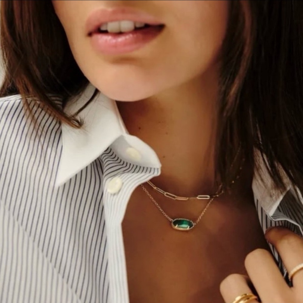 Kendra Scott Elisa Gold Pendant Necklace in Emerald Cat’s Eye